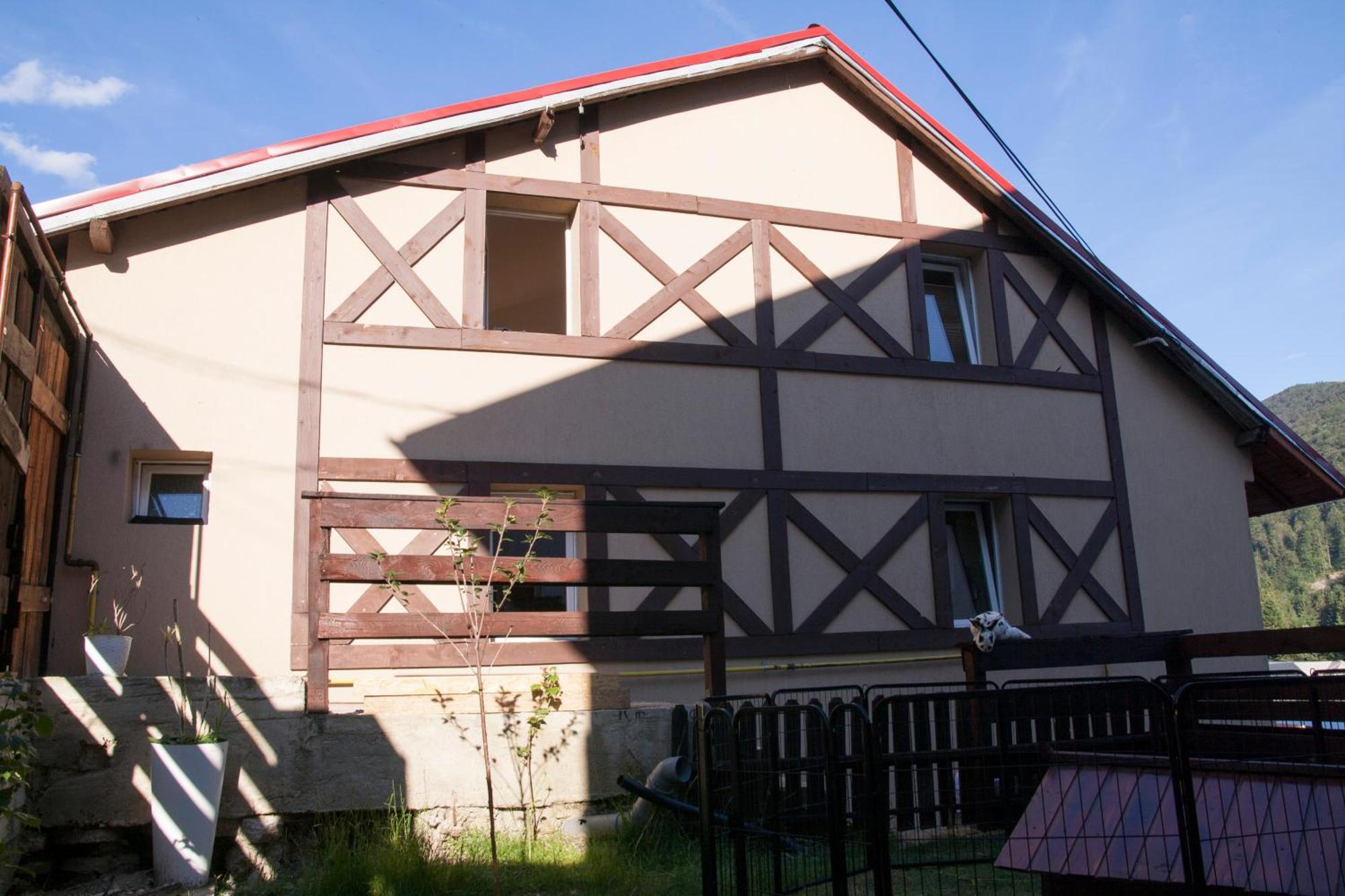 Ferienwohnung Doi Iepuri Azuga Exterior foto